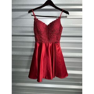 Red Dancing Queen USA Lace & Satin Pocketed Mini Formal Dress Size Small